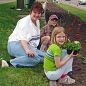 Bloom Planting_Mom_Kids