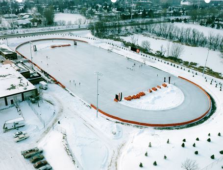 A vintage picture of the MN OVAL.