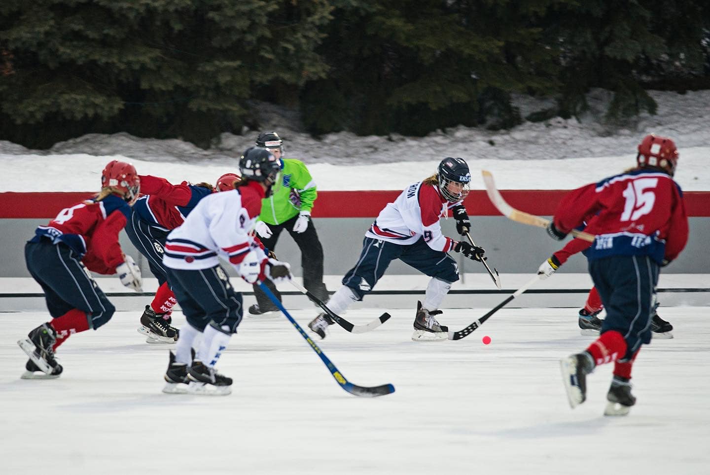 USA Women's Bandy Team plays at the MN OVAL.